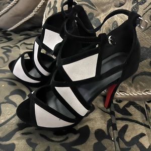 Brand new never worn heels. beautiful. 8.5 size